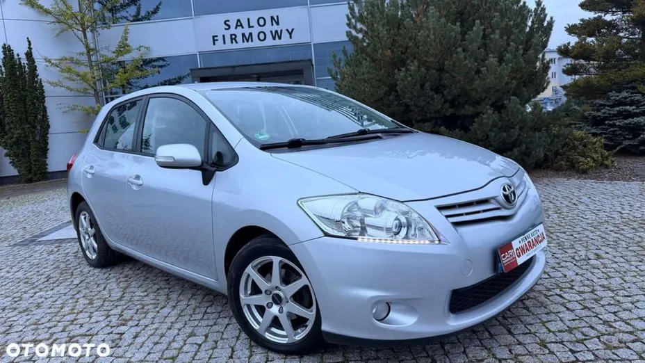 TOYOTA Auris -