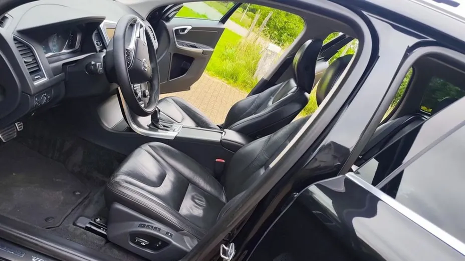 VOLVO XC60 -