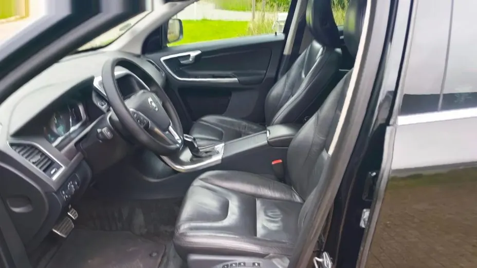VOLVO XC60 -