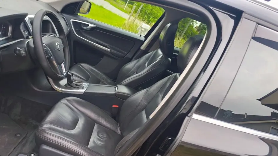 VOLVO XC60 -