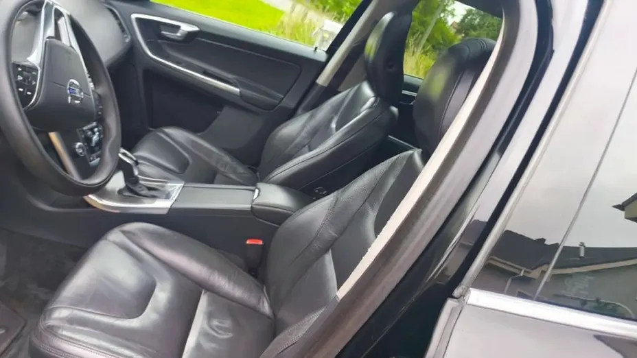 VOLVO XC60 -