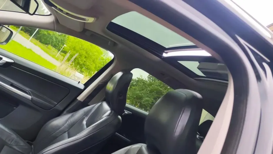 VOLVO XC60 -