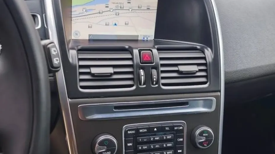 VOLVO XC60 -