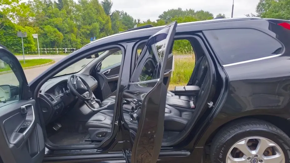 VOLVO XC60 -