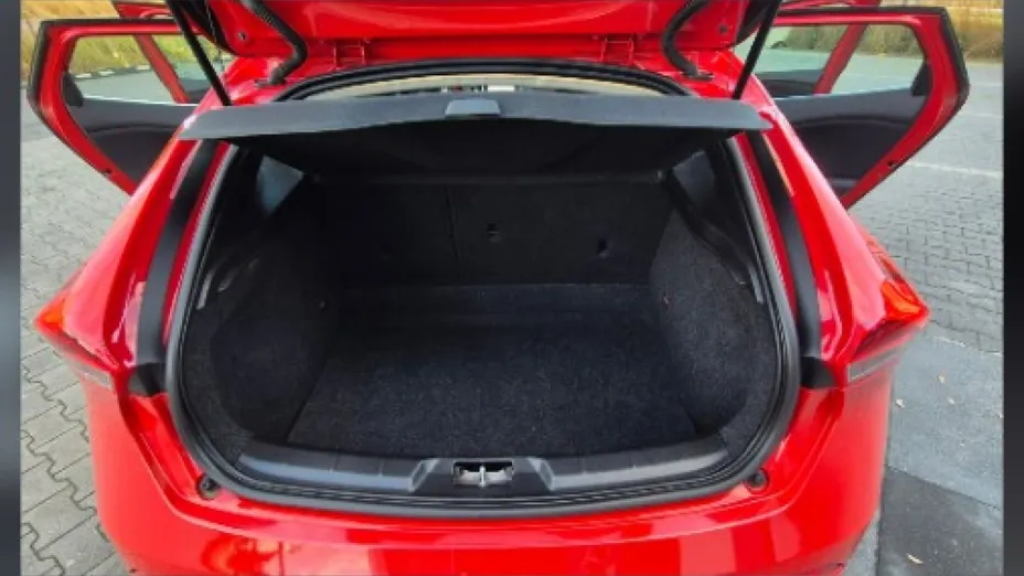 VOLVO V40 -