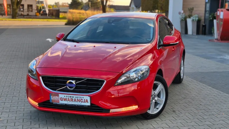 VOLVO V40 -