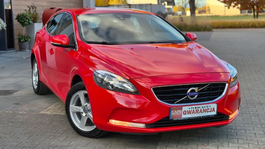 VOLVO V40 -