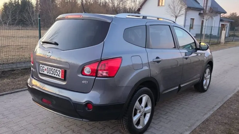 NISSAN Qashqai -