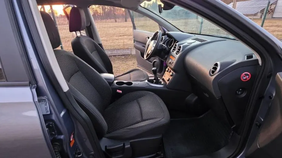 NISSAN Qashqai -