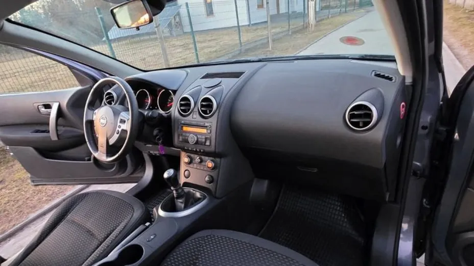 NISSAN Qashqai -