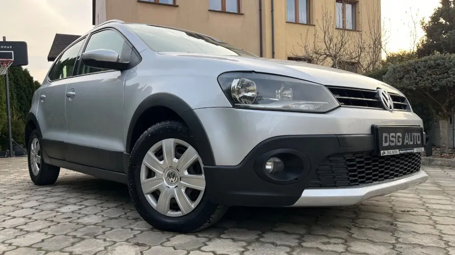 VOLKSWAGEN Polo -