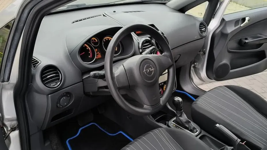 OPEL Corsa -