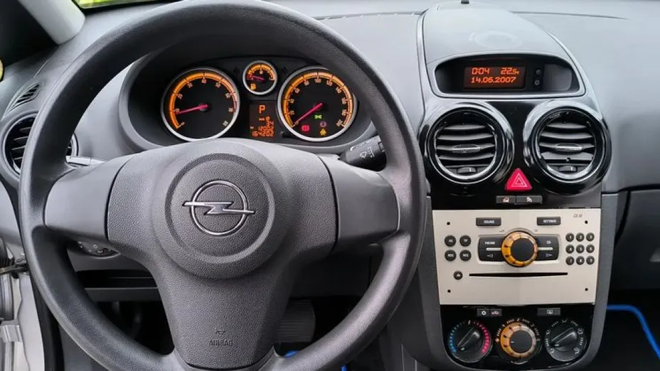 OPEL Corsa -