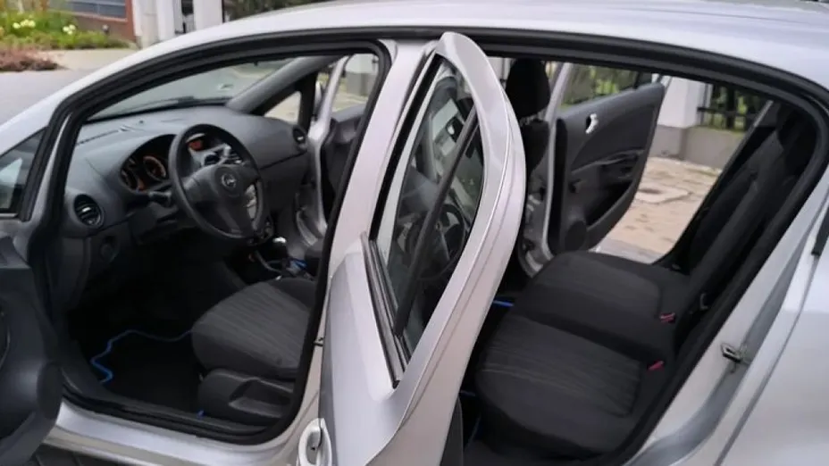 OPEL Corsa -