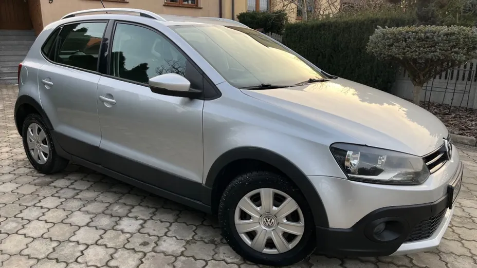 VOLKSWAGEN Polo -