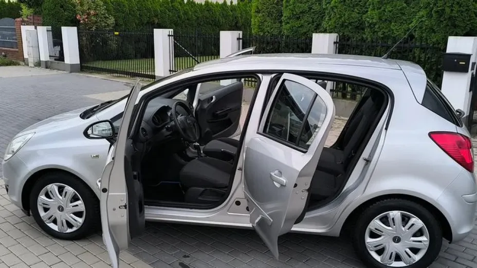 OPEL Corsa -