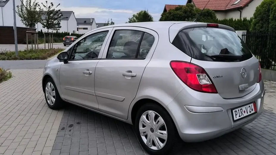 OPEL Corsa -