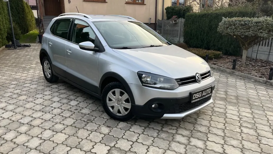 VOLKSWAGEN Polo -