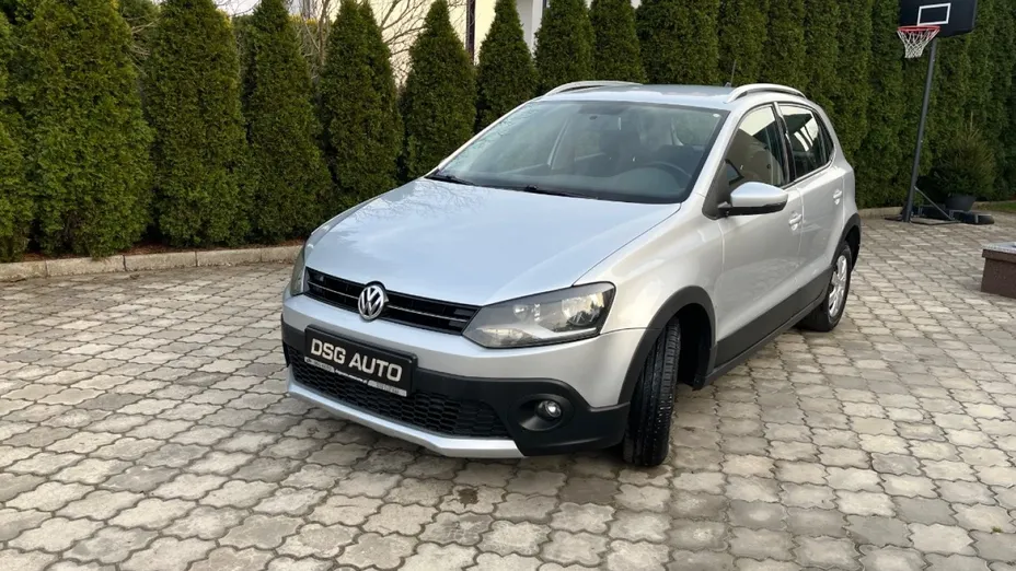 VOLKSWAGEN Polo -