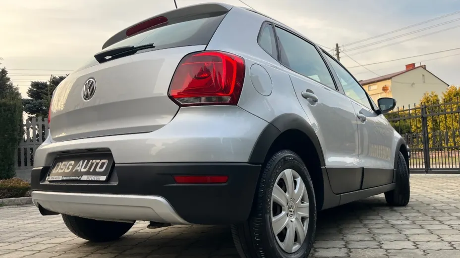VOLKSWAGEN Polo -