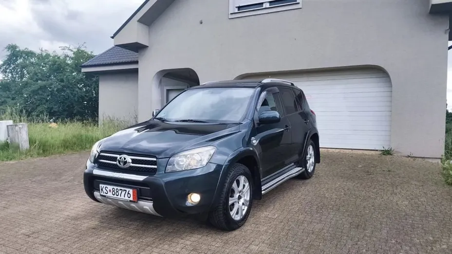 TOYOTA RAV4 -