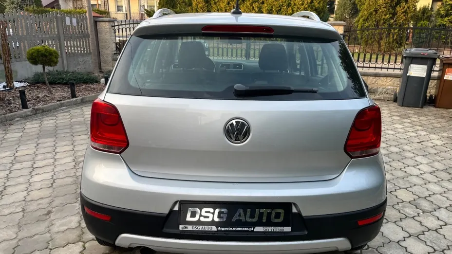 VOLKSWAGEN Polo -