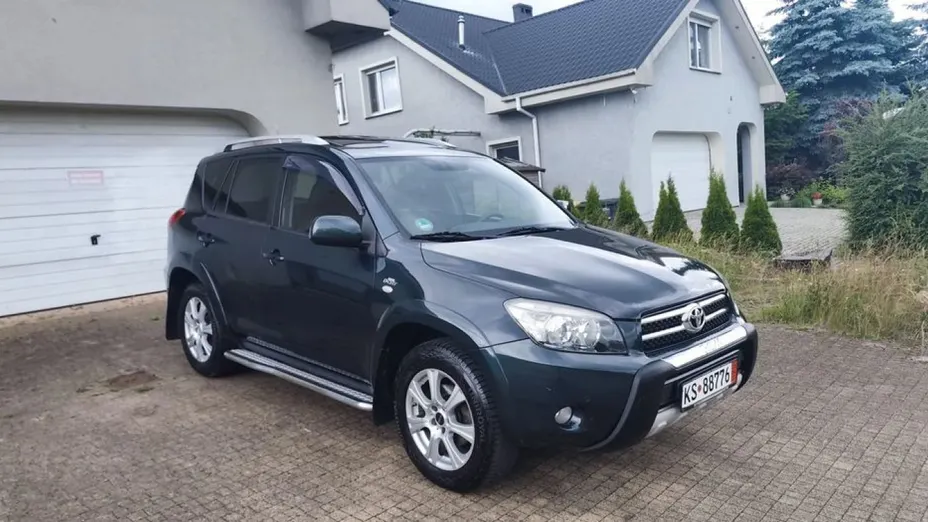 TOYOTA RAV4 -