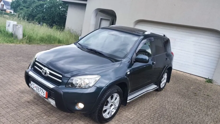 TOYOTA RAV4 -