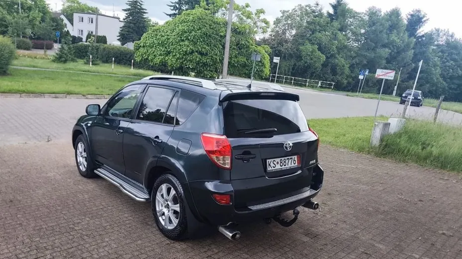 TOYOTA RAV4 -