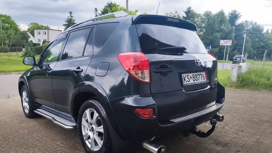 TOYOTA RAV4 -