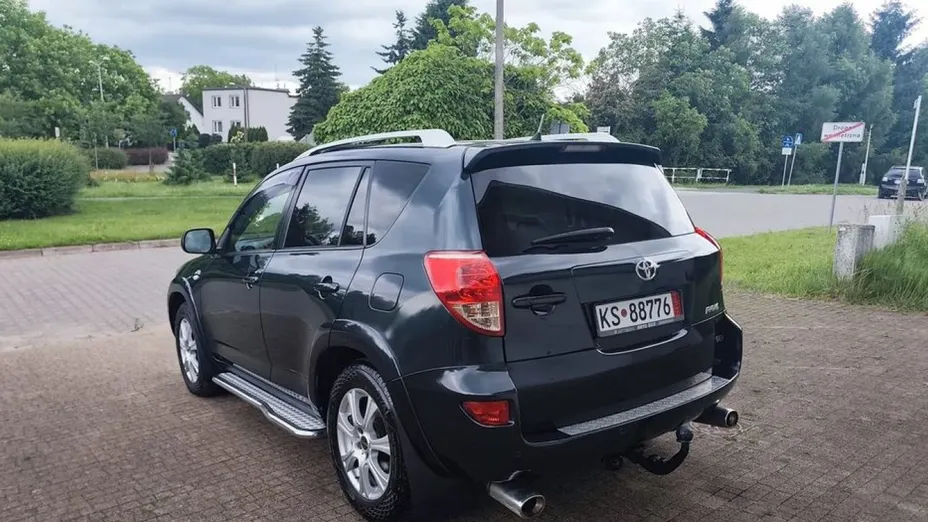 TOYOTA RAV4 -