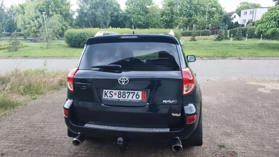 TOYOTA RAV4 -
