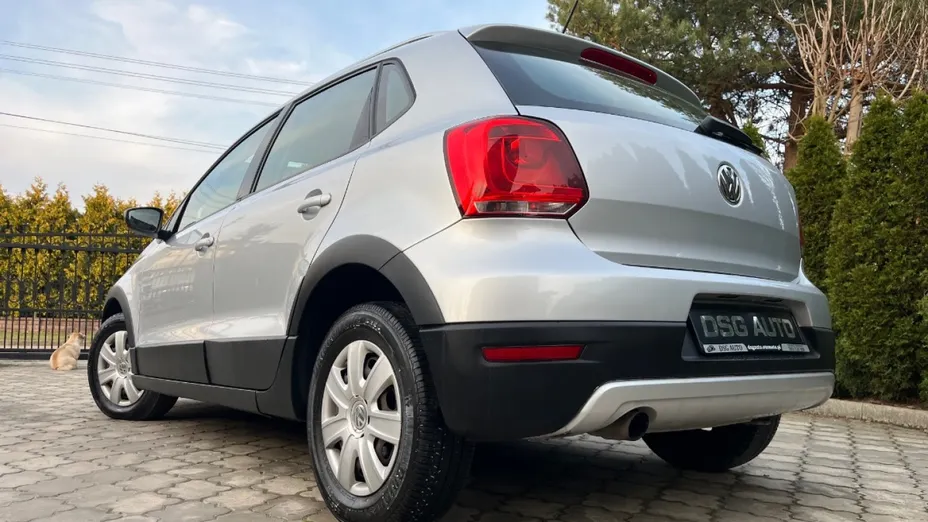VOLKSWAGEN Polo -