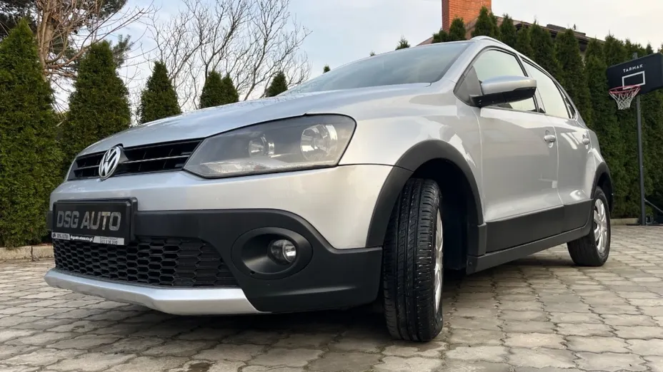VOLKSWAGEN Polo -