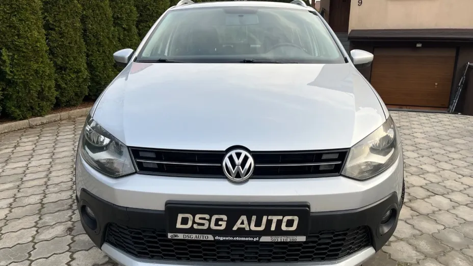 VOLKSWAGEN Polo -