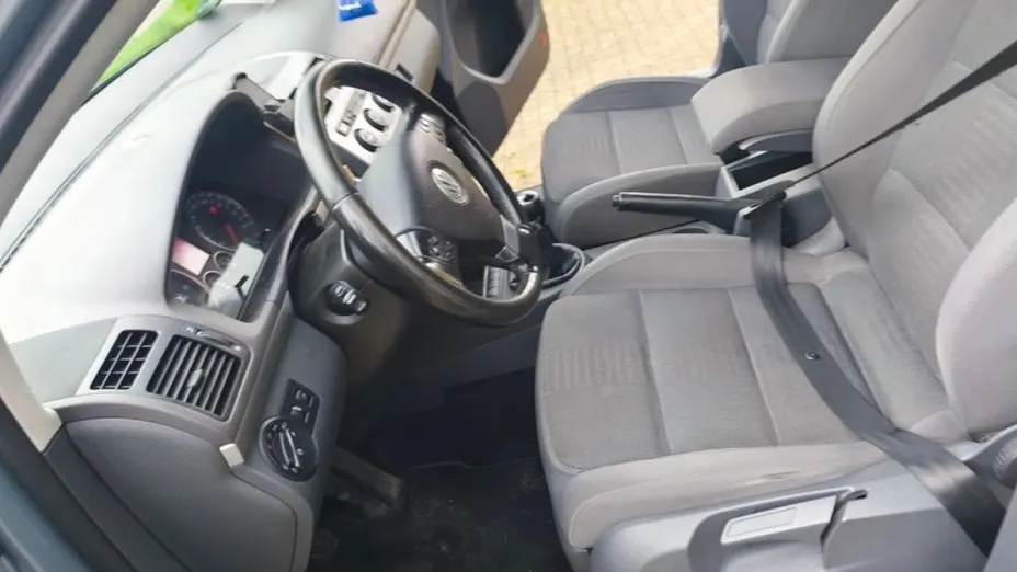VOLKSWAGEN Touran -