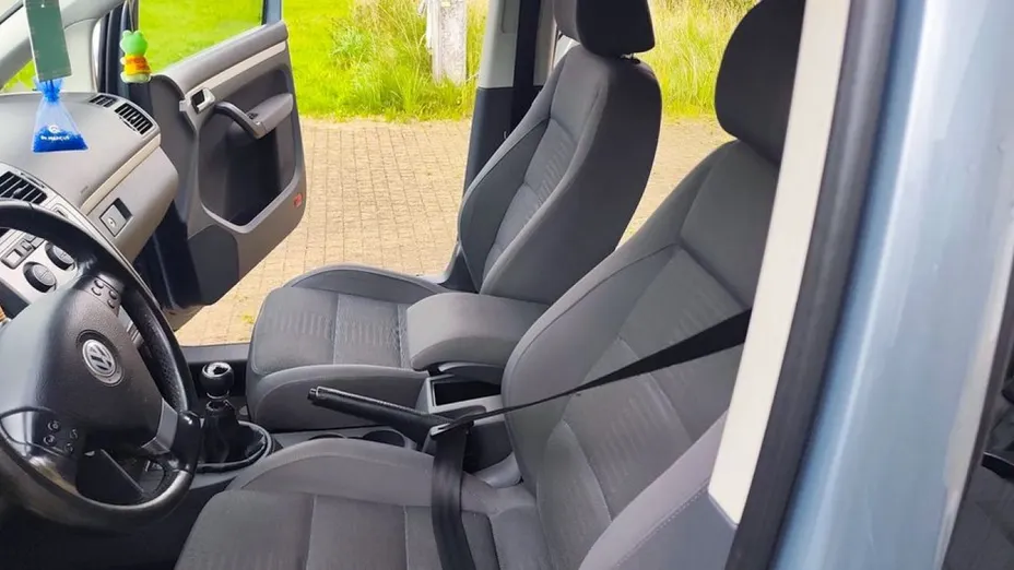 VOLKSWAGEN Touran -