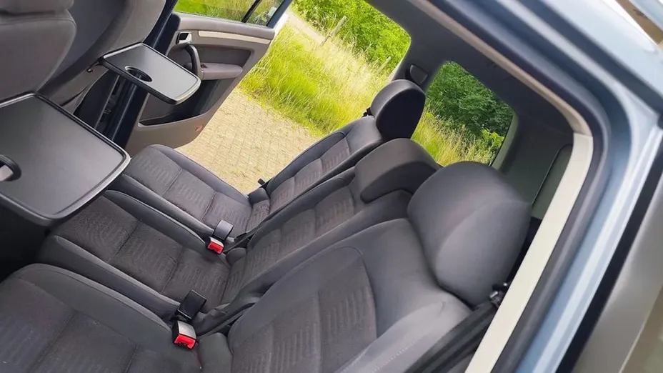 VOLKSWAGEN Touran -