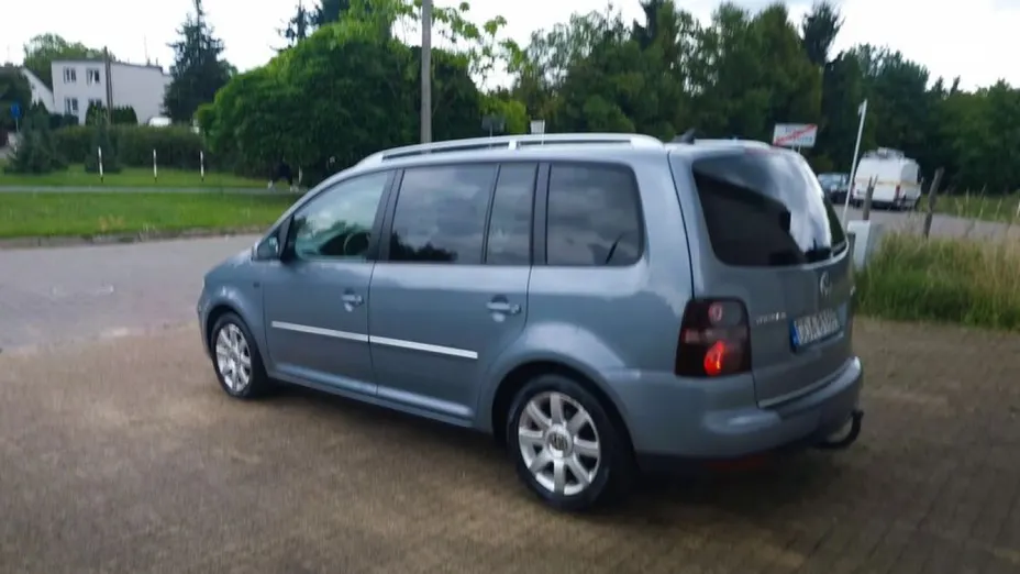 VOLKSWAGEN Touran -