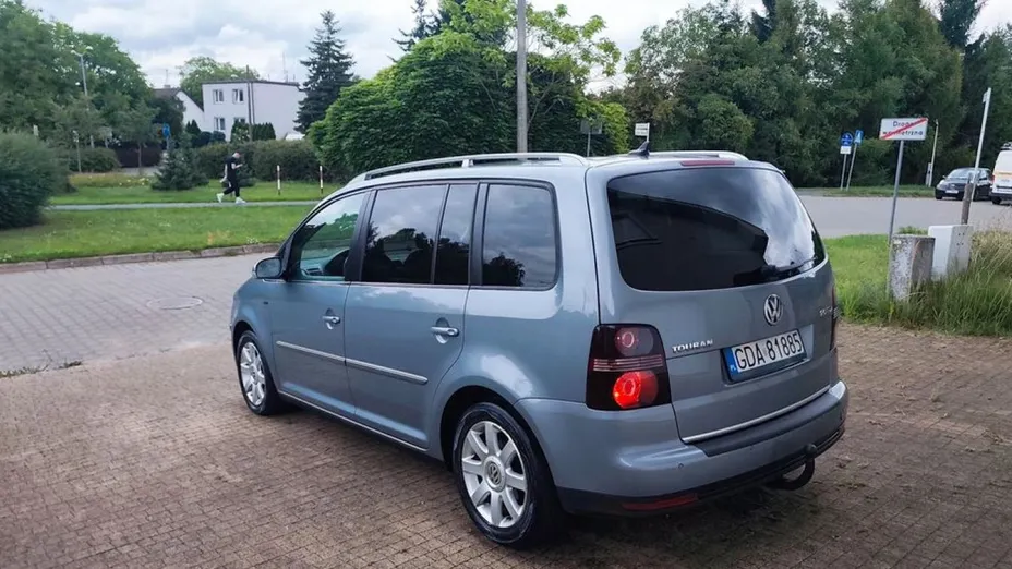 VOLKSWAGEN Touran -