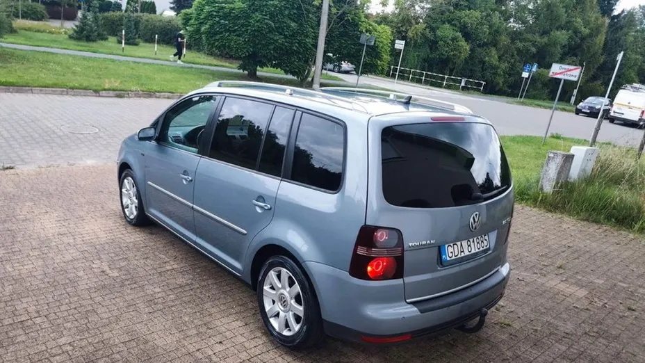 VOLKSWAGEN Touran -