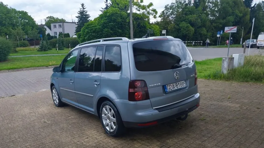 VOLKSWAGEN Touran -