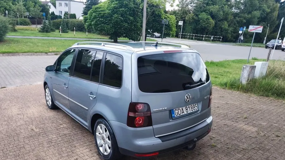VOLKSWAGEN Touran -