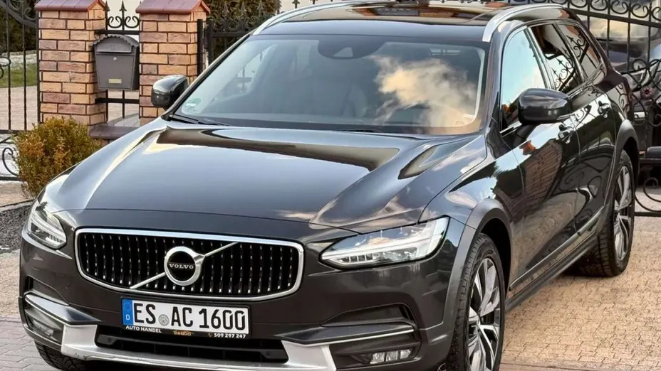 VOLVO V90 -