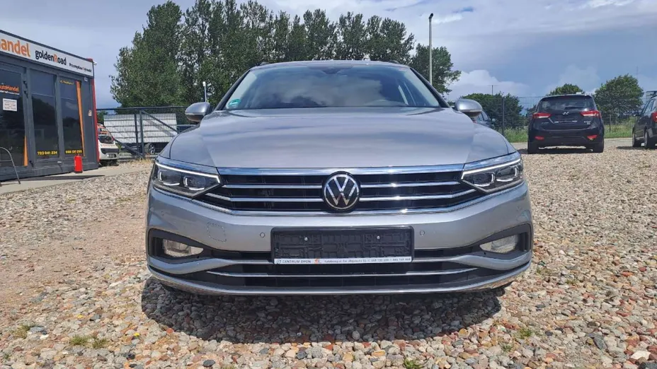 VOLKSWAGEN Passat -