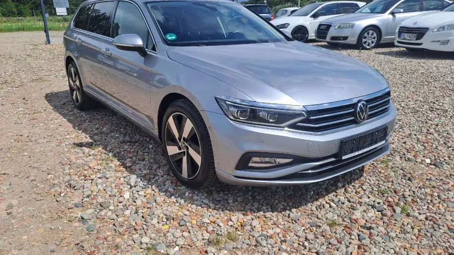 VOLKSWAGEN Passat -