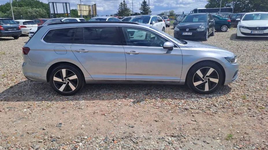 VOLKSWAGEN Passat -