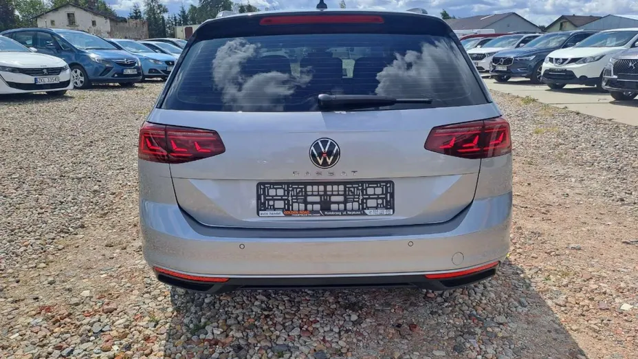 VOLKSWAGEN Passat -