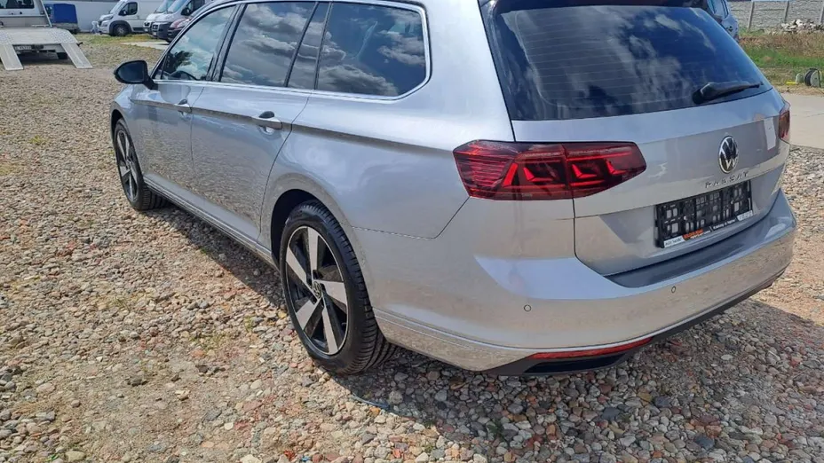 VOLKSWAGEN Passat -