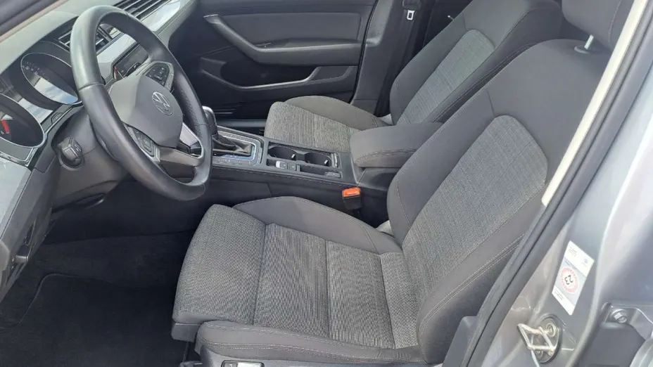 VOLKSWAGEN Passat -